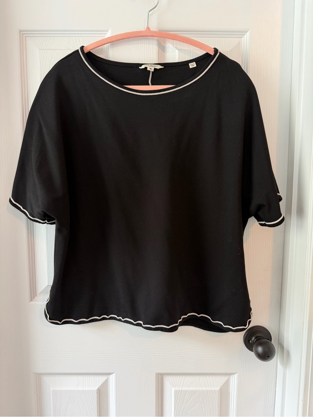 Max Studio Black Shirt w White Trim sz XL - wide flattering neckline - classic